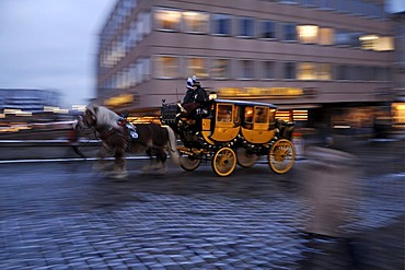 Old stagecoach with horses galloping, wipe shot, on the Fleischbruecke bridge during the Christkindlesmarkt Christmas market, Nuremberg, Middle Franconia, Bavaria, Germany, Europe