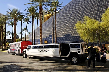 Stretch limousine, Hummer, Luxor hotel, Las Vegas, Nevada, USA