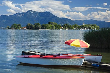 Paddle boats at Gstadt, view to Fraueninsel island, Chiemsee lake, Chiemgau, Upper Bavaria, Bavaria, Germany, Europe