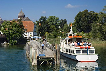 Excursion boat landing at Fraueninsel island, Chiemsee lake, Chiemgau, Upper Bavaria, Bavaria, Germany, Europe