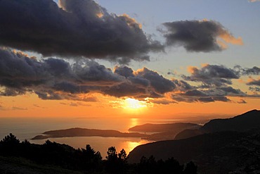 Sunset over Cap Ferrat seen from the Tete du Chien above Monaco, in the rear the Nice airport, Alpes Maritimes, Region Provence-Alpes-Cote d'Azur, Southern France, France, Europe views