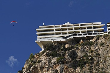 Vista Palace Hotel with paragliders, Roquebrune Cap Martin, Alpes Maritimes, Cote d'Azur, France, Europe