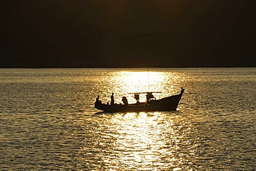 Fishing boat, backlit, Ngapali Beach, Thandwe, Burma, Myanmar, Southeast Asia