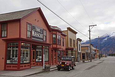 Historic wooden houses, Broadway, centre of Skagway, Klondike Gold Rush, Alaska, USA