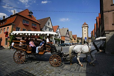 Coach at the Galgengasse lane with the Galgentor gallows gate, historic Rothenburg ob der Tauber, Bavaria, Germany, Europe