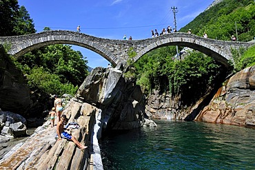 Ponte dei Salti bridge crossing the Verzasca River at Lavertezzo in the Verzasca Valley, Canton of Ticino, Switzerland, Europe