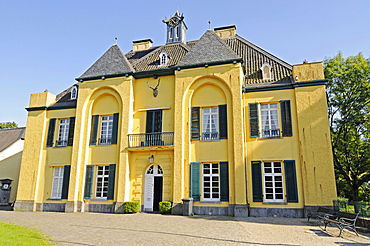 Hunting lodge, Wasserburg Linn moated castle, museum, Krefeld, North Rhine-Westphalia, Germany, Europe