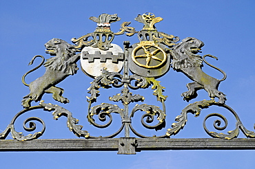 Crest, Schloss Neuenhof, moated castle, historic building, Luedenscheid, Maerkischer district, Sauerland, North Rhine-Westphalia, Germany, Europe