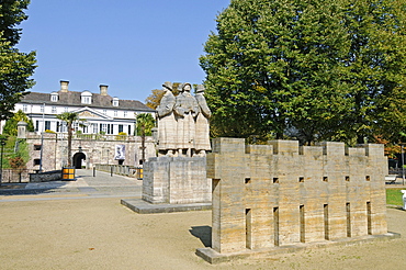 War Memorial, soldiers, castle, Bad Pyrmont, Lower Saxony, Germany, Europe