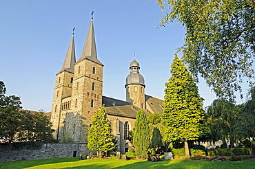 Marienmuenster Abbey Church, Order of Saint Benedict, Muensterbrock, Hoexter District, Nordrhein-Westfalen, Deutschland, Europa