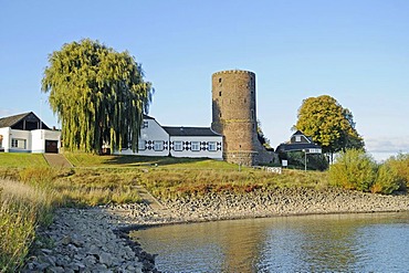 Mill tower, houses, historic fortifications, Rhine promenade, waterfront, river Rhine shore, Rees, Lower Rhine, North Rhine-Westphalia, Germany, Europe