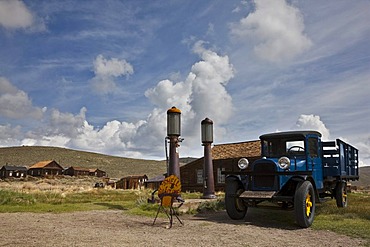 Shell gas station with an old truck, Bodie State Park, ghost town, mining town, Sierra Nevada Range, Mono County, California, USA