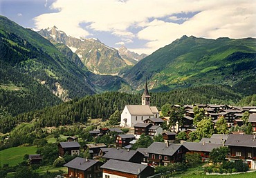 Ernen with the parish church Saint Georg, Gom, Canton of Valais, Switzerland, Europe