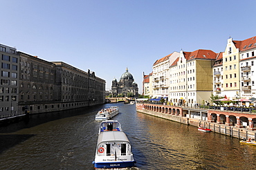 Excursion boats on the Spree river, in the back the Berliner Dom cathedral, federal capital Berlin, Germany, Europe