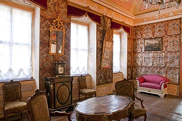 Leather wallpapered room, Weesenstein Castle near Dresden, Saxony, Germany, Europe