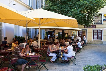 Restaurant in the Haarhof courtyard, Vienna, Austria, Europe