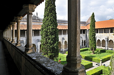 Upper area of the two-storey cloister in the Dominican monastery Mosteiro de Santa Maria da Vitoria, UNESCO World Heritage Site, Batalha, Portugal, Europe