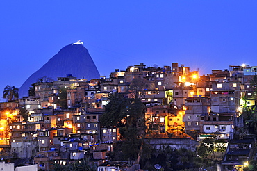 Favela, shanty town in front of Sugarloaf Mountain, Pao de Acucar, Rio de Janeiro, Brazil, South America