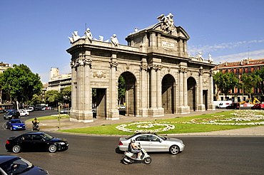 Puerta del Alcala, Alcala Gate, Madrid, Spain, Iberian Peninsula, Europe