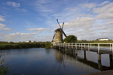 Polder mill, Kinderdijk, South Holland, Holland, Netherlands, Europe