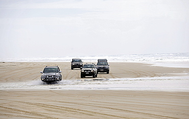 Seventy-Five Mile Beach, an official highway for 4WD vehicles, UNESCO World Natural Heritage Site, Fraser Island, Great Sandy National Park, Queensland, Australia