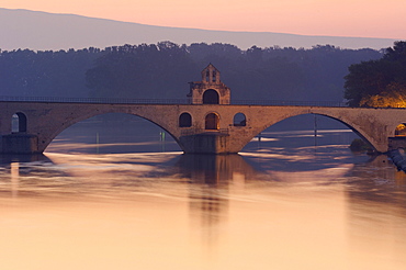 Saint Benezet bridge over Rhone river, Avignon, Vaucluse, Provence-Alpes-Cote d'Azur, Rhone valley, Provence, France, Europe