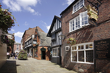 The Shambles, with The Royal Oak Public House, one of Britain's oldest pubs, Chesterfield, Derbyshire, England, United Kingdom, Europe