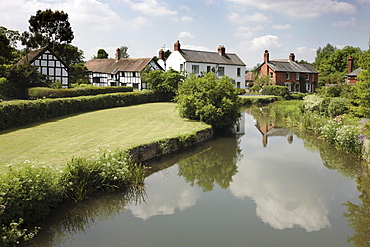 Eardisland village, with timber framed houses, part of The Black and White Village Trail, Herefordshire, England, United Kingdom, Europe