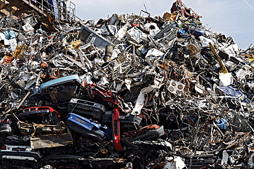 Pile of scrap metal and car wrecks for recycling, scrap island, DuisPort inland port, Duisburg-Ruhrort, North Rhine-Westphalia, Germany, Europe