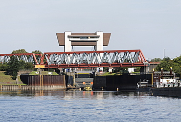 Rhein-Herne Canal, Meiderich Lock and railway bridge, Ruhr area, Duisburg, North Rhine-Westphalia, Germany, Europe