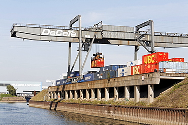 Overhead crane for loading containers, DuisPort inland port, Duisburg-Ruhrorter ports, Ruhr Area, North Rhine-Westphalia, Germany, Europe