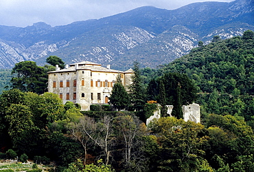 Vauvenargue Castle near Aix en Provence, burial place of Picasso, Provence-Alpes Cote d'Azur, Southern France, France, Europe