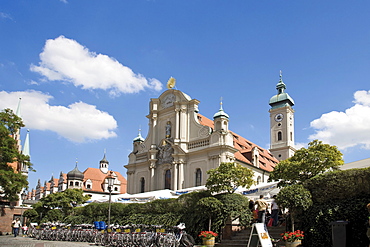 Heilig-Geist-Kirche church on the Viktualienmarkt square, Munich, Bavaria, Germany, Europe