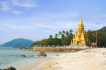 Chedi Laem Sor Pagoda on Ko Samui island, Thailand, Asia