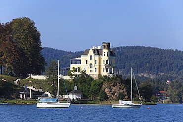 Reifnitz Castle, Schloss Klein Miramar, Lake Woerth, Carinthia, Austria, Europe