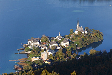 Maria Woerth peninsula, Lake Woerth, view from Pyramidenkogel mountain, Carinthia, Austria, Europe