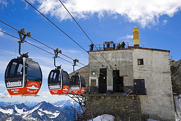 Cable cars from Aiguille du Midi to Punta Helbronner, Funivie Monte Bianco, Mont Blanc Funicular, Mont Blanc Massif, Alps, Italy, Europe