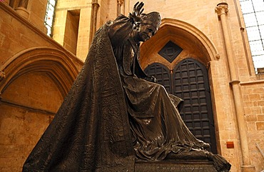 Statue of Edward King Bishop of Lincoln, 1889-1910, Lincoln Cathedral or St. Mary's Cathedral, 12th and 13th Century, Gothic-Romanesque, Minster Yard, Lincoln, Lincolnshire, England, UK, Europe