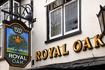 Pub sign, Royal Oak, Crown Street, St. Ives, Cambridgeshire, England, United Kingdom, Europe