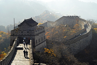 Visitors on the Great Wall of China near Mutianyu in autumn, near Beijing, China, Asia