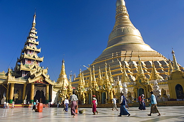 Golden stupa, Shwedagon pagoda, temple, Rangoon, Yangon, Burma, Myanmar, Asia