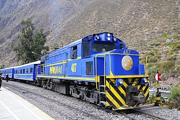 Andean railway station, Ollantaytambo, on the way to Machu Picchu, Peru, South America, Latin America