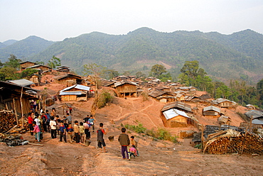 Poverty, people of the Akha Djepia ethnic group, simple huts on the hillside, village Ban Chakhamdaeng, near the Nam Lan Conservation Area, Boun Tai district, Phongsali province, Phongsaly, Laos, Southeast Asia, Asia