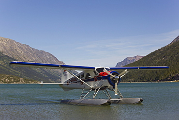 Taxiing, legendary de Havilland Canada DHC-2 Beaver, float plane, bush plane, near historic Bennett, Lake Bennett, Chilkoot Pass, Chilkoot Trail, Yukon Territory, British Columbia, B. C., Canada