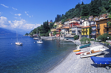 City viwe of Varenna, boats, beach, Lake Como, Italian Lakes, Lombardy, Italy, Europe