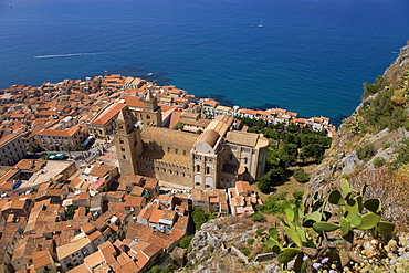 View from the Rocca di Cefalo on the old town of Cefalo, Normannendom cathedral, Cefalu, Palermo Province, Sicily, Italy, Europe