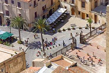 View onto the cathedral square, old town, Cefalo, Palermo province, Sicily, Italy, Europe