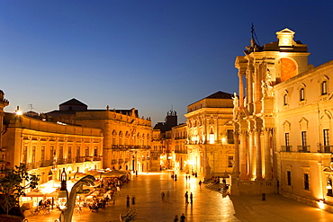 Piazza Duomo square, cathedral on Ortigia island, the old town of Syracuse, Sicily, Italy, Europe