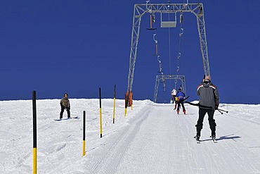 Ski run and t-bar lift, Jochdohle mountain, 3150m, Stubai glacier, Tyrol, Austria, Europe