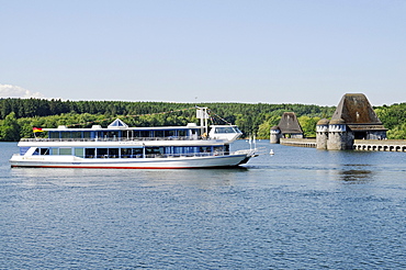 Excursion boat, ship, dam, Moehnesee lake, Moehne, reservoir, dam, North Rhine-Westphalia, Germany, Europe